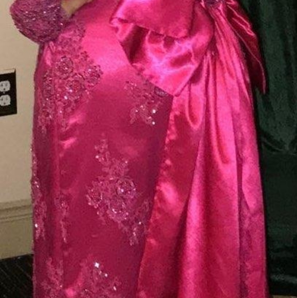 Pink dress engagement - Picture 1 of 3